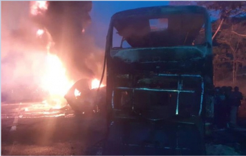 Զիմբաբվեում ավտոբուսի և բենզատարի բախման հետևանքով բազմաթիվ զոհեր կան