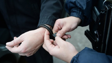 Գարեջրատան մատուցողուհուն հրազենային վնասվածք հասցրած տղամարդը ձերբակալվել է