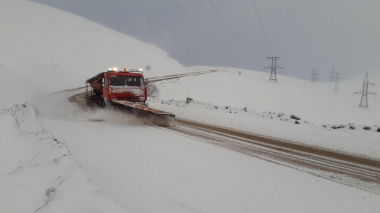 Մեղրիի լեռնանցքում բուք է, Ճամբարակի լեռնանցքում մառախուղ