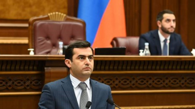 Ռուբինյանը և Արշակյանը պատգամավորներին կոչ են անում զերծ մնալ վիրավորական արտահայտություններից