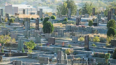 Արարատում 52-ամյա դպրոցի տնօրենը տղայի գերեզմանին ինքնասպանության փորձ է կատարել