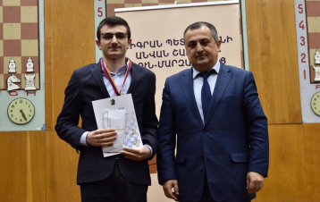 Կարեն Գիլոյանը մասնակցել է շախմատի Հայաստանի տղամարդկանց և կանանց առաջնության հաղթողների պարգևատրման արարողությանը