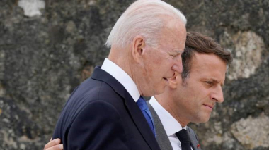 Բայդենը Մակրոնի հետ հեռախոսազրույց է ունեցել Ֆրանսիայի նախագահի՝ Մոսկվա եւ Կիեւ կատարած այցից հետո