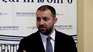 Եթե ուզում են սուրճի հետ ծխել, ապա կարող են սուրճը վերցնել իրենց հետ ու ծխելով խմել փողոցում. Քերոբյան