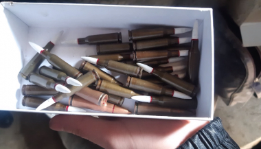 Արտաշատի ոստիկաններն ապօրինի պահվող զինամթերք ու թմրանյութ են հայտնաբերել