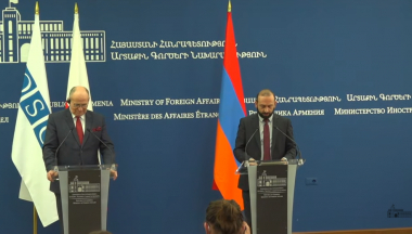 Զբիգնև Ռաուի և Արարատ Միրզոյանի ասուլիսը. Ուղիղ