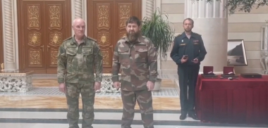 Կադիրովին հանդիսավոր արարողությամբ շնորհել են գեներալ-լեյտենանտի ուսադիրները (տեսանյութ)