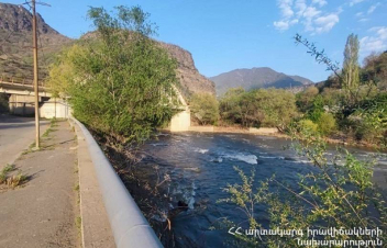 Մայրը խոստովանել է, որ 3-4 մետր բարձրությունից ինքն է 2-ամյա երեխային Դեբեդ գետը նետել. ոստիկանություն