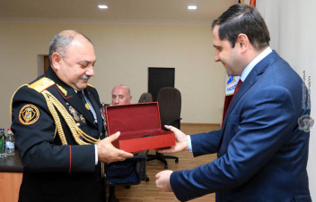 Սուրեն Պապիկյանը պարգևատրել է ռազմական ոստիկանության աշխատակիցներին