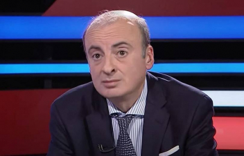 Թանկարժեք մեքենաներով, թիկնապահներով, ծեծող բրիգադներով ասպատակում են Հայաստանում և «փրկում Արցախը». Վահան Վարդապետյան