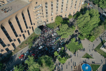 Ընդդիմադիրները Կառավարության 3-րդ մասնաշենքի դիմաց են (լուսանկար)