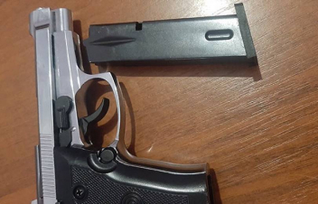 Երևանում քաղաքացուց գողացել են Արցախի նախագահի կողմից որպես պարգև տրված ատրճանակը, նաև ոսկյա զարդեր