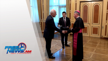 Վահագն Խաչատուրյանը պետական պարգև է հանձնել Հայաստանում Սուրբ Աթոռի առաքելական նվիրակին