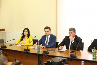 Գնել Սանոսյանը բեռնափոխադրողների հետ քննարկել է ճանապարհային վճարի և մաքսային տուրքերի փոփոխությունների փաթեթը