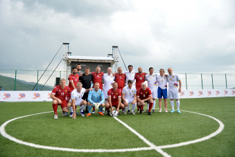 Նախագահ Վահագն Խաչատուրյանը ներկա է գտնվել աշխարհահռչակ ֆուտբոլիստների մասնակցությամբ ցուցադրական հանդիպմանը (տեսանյութ)