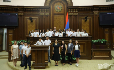 Հայկ Սարգսյանը «Բաց դաս» է անցկացրել ԱԺ նիստերի դահլիճում