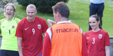 Հոլանդը Նորվեգիայի արքայազնի և արքայադստեր հետ մասնակցել է բարեգործական ֆուտբոլային հանդիպման