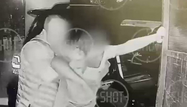 Ինչպես են Շատունովին տեղափոխում հիվանդանոց. բացառիկ կադրեր (տեսանյութ)