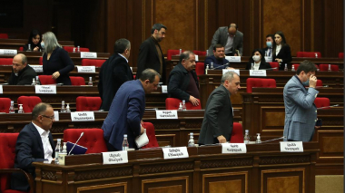 Խմբակցության երկու պատգամավորներ ևս հեռանալու են ԱԺ-ից. Սուրեն Սուրենյանց