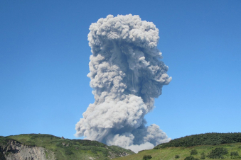 Կուրիլյան կղզիներում Էբեկո հրաբուխը մոտ 2 կմ բարձրության վրա մոխրի սյուն է նետել