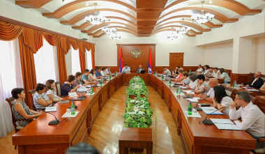 Արտակ Բեգլարյանը առողջապահության ռազմավարության նախագիծը քննարկել է բուժհիմնարկների ղեկավար կազմի հետ