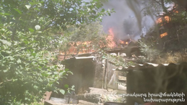 Հրդեհ՝ Կապանում. 1 քաղաքացի ծանր վիճակում հոսպիտալացվել է (տեսանյութ)