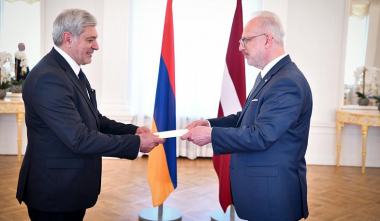 Լատվիայում ՀՀ նորանշանակ դեսպան Հովհաննես Իգիթյանը հավատարմագրերն է հանձնել Լատվիայի նախագահին