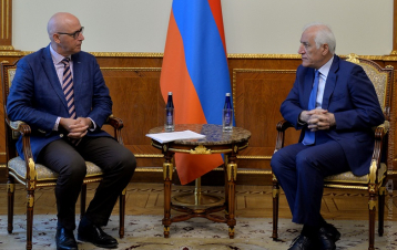 Վահագն Խաչատուրյանն ընդունել է Հայաստանում ֆրանսիական համալսարանի ռեկտորին