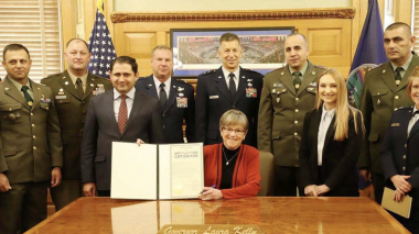 Պապիկյանը հանդիպել է Կանզասի նահանգապետի հետ