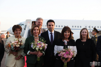 Ալեն Սիմոնյանը դիմավորել է Նենսի Փելոսիին. լուսանկարներ