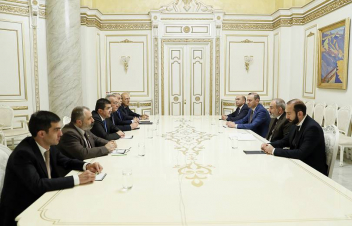 ՀՀ վարչապետն Արայիկ Հարությունյանի գլխավորած պատվիրակությանը ներկայացրել է Ադրբեջանի հետ տարվող քննարկումների ընթացքը