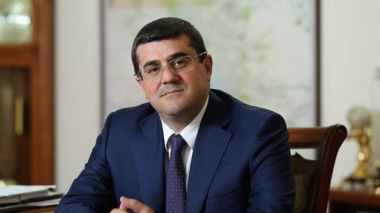 ՀՀ կառավարության և հայության աջակցությամբ Արցախը մեծ դժվարությամբ փորձում է ոտքի կագնել. Արայիկ Հարությունյան