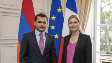 Հակոբ Արշակյանը ՀՀ Աժ նախագահի անունից Ֆրանսիայի ԱԺ նախագահին պաշտոնական այցով հրավիրել է Հայաստան