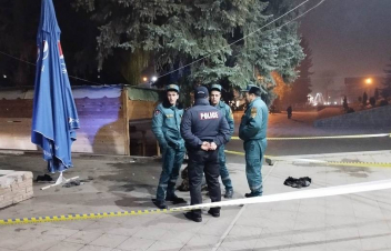 ԱԻՆ-ը՝ Գյումրիում եղևնու վրա բարձրացած, այնուհետև ինքնահրկիզված տղամարդու մասին