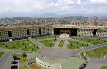 Ադրբեջանի ԶՈՒ-ն գիշերը կրկին կրակ է բացել հայկական դիրքերի ուղղությամբ՝ կիրառելով նաև ականանետ. ՊՆ