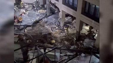 Բեռլինի հյուրանոցներից մեկում պայթել է մեկ միլիոն լիտր ծավալով հսկա ակվարիում, որում մոտ 1,5 հազար ձուկ է եղել