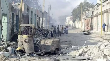 Սոմալիում պատգամավորի գրասենյակի մոտ տեղի ունեցած երկու պայթյունների հետևանքով զոհվել է առնվազն 35 մարդ