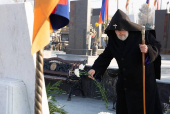 Աղոթք բարձրացրինք առ Աստված, որ Տերը խաղաղ ու անվտանգ պահի մեր երկիրը. Ամենայն Հայոց Կաթողիկոսն այցելեց «Եռաբլուր»