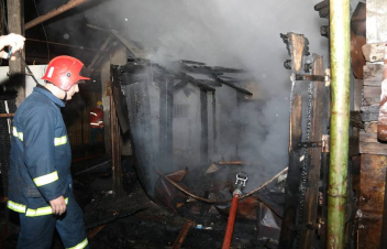 «Երևան» տոնավաճառի մոտակայքում տուն է հրդեհվել. հայտարարվել է բարդության «1 ԲԻՍ» կանչ