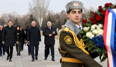 Գորդան Գրլիչ Ռադմանը հարգանքի տուրք է մատուցել Հայոց ցեղասպանության զոհերի հիշատակին