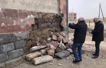 Ջրափիի դպրոցի ճակատային պատի քարաթափում է տեղի ունեցել