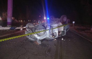 Երևան-Սևան ավտոճանապարհին «Նիսսան»-ը բախվել է ճանապարհի բաժանարար արգելապատնեշին և շրջվել. կա տուժած