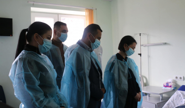 ԿԳՄՍ նախարար Ժաննա Անդրեասյանն այցելել է ավտովթարից տուժած դպրոցականներին և ուսուցիչներին