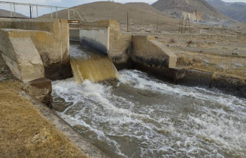 Ընթանում են Շիրակի մայր ջրանցքի մաքրման աշխատանքները