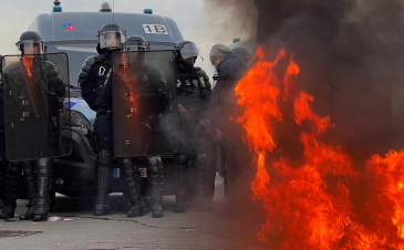 Փարիզում կենսաթոշակային բարեփոխումների դեմ բողոքի ցույցերի ժամանակ ոստիկանությունը ձերբակալել է ավելի քան 120 մարդու