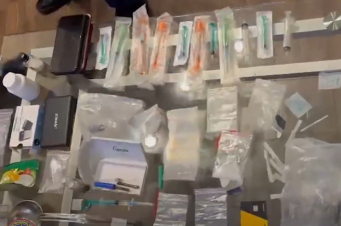 Մեծաքանակ թմրամիջոցներ և թմրանյութեր պատրաստելու իրեր են հայտնաբերվել. 2 անձ կալանավորվել է