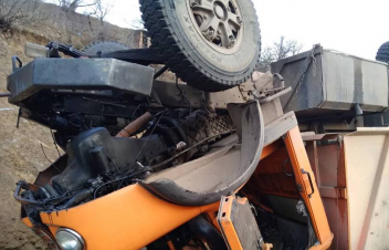 Սյունիքի մարզում բախվել են «ԿամԱԶ»-ն ու «Մերսեդես»-ը. կա զոհ