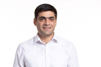 Քննիչներն ԱԺ-ում են․ պատգամավոր Մհեր Սահակյանը ոստիկանության բաժին է տարվել