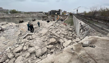 Պատասխանատու կառույցներն աշխատում են մետրոյի գծերի վրայից քարաբեկորների մաքրման և բնականոն աշխատանքը վերականգնելու ուղղությամբ