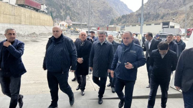 Սանոսյանը Վերին Լարսում հանդիպել է վարորդներին, քննարկել խնդիրներն ու ծանոթացել շինաշխատանքներին